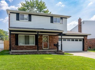 8648 Holly Dr, Canton, MI