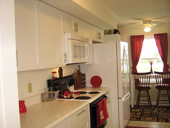 5th image of 1927 Somersworth Dr