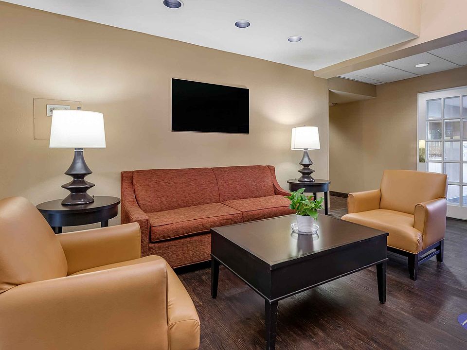 Lobby and Guest Check-in