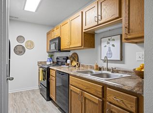 8401 W 123rd St #28-35, Overland Park, KS 66213
