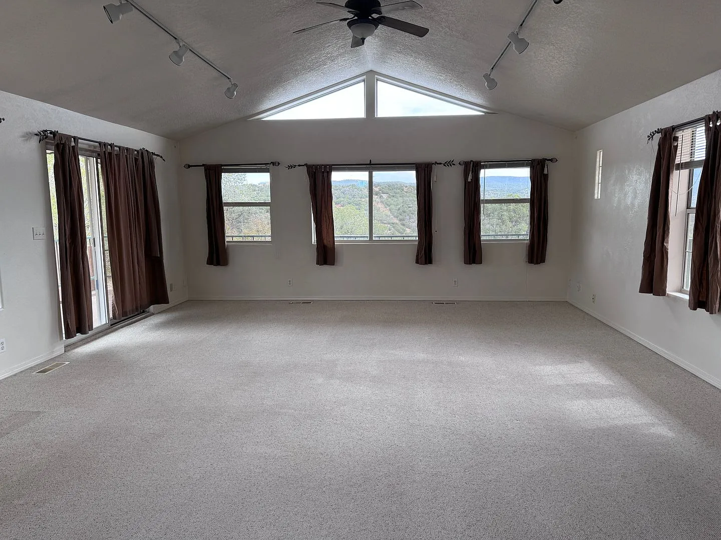 4 Bedroom, 2.5 Bathroom Home in Cedar Crest, NM — Photo 3