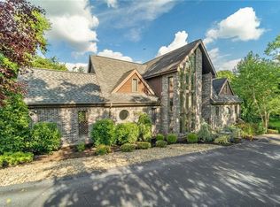 1997 Ewings Mill Rd, Coraopolis, PA 15108