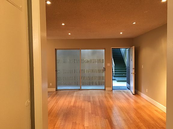 5th image of 725 S Sycamore Ave #1