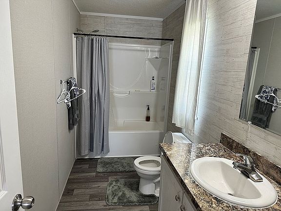 2nd image of 16678 Lakewood Dr