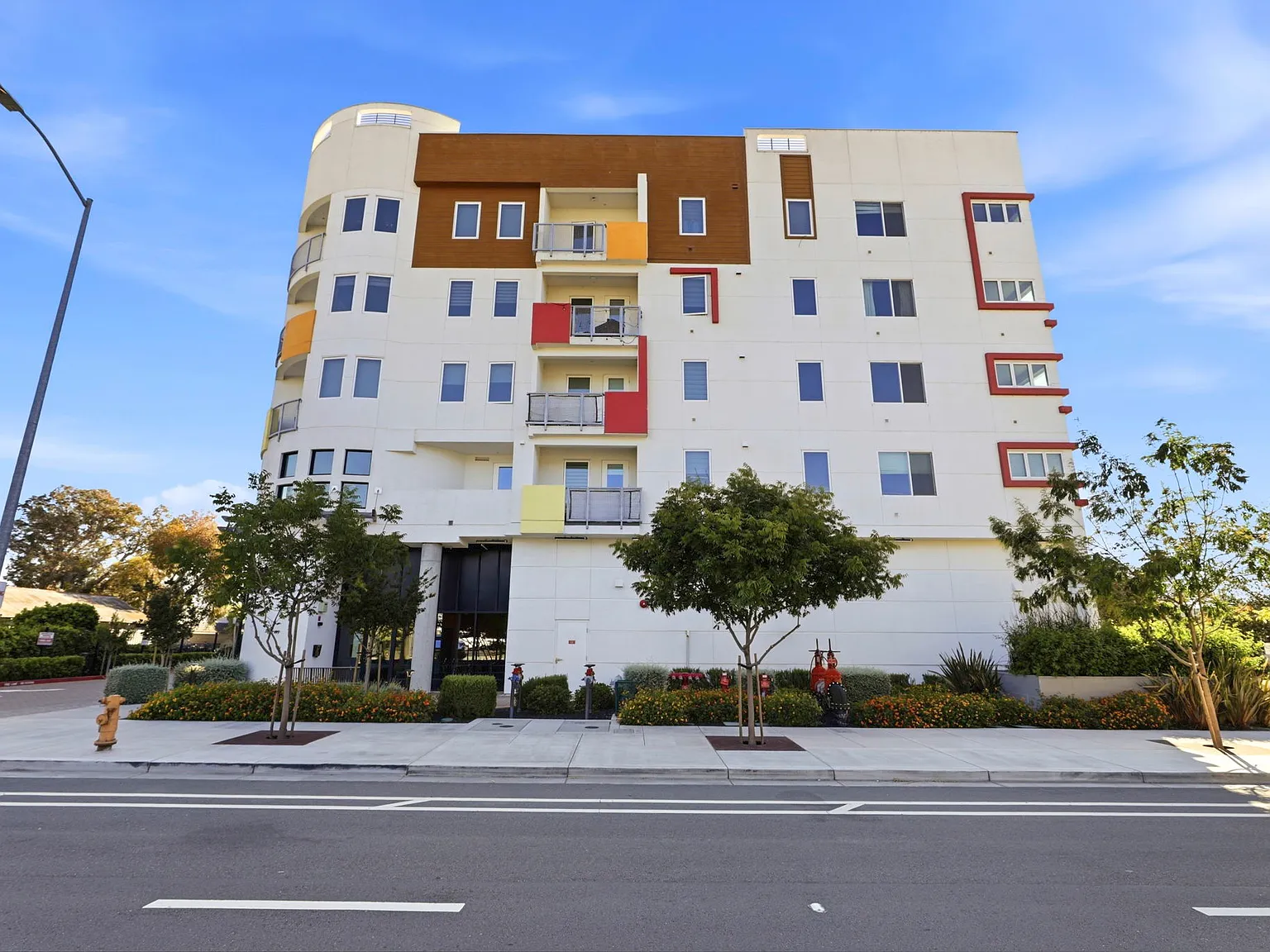 3 bed, 1118 sqft, $3,850 — Photo 2