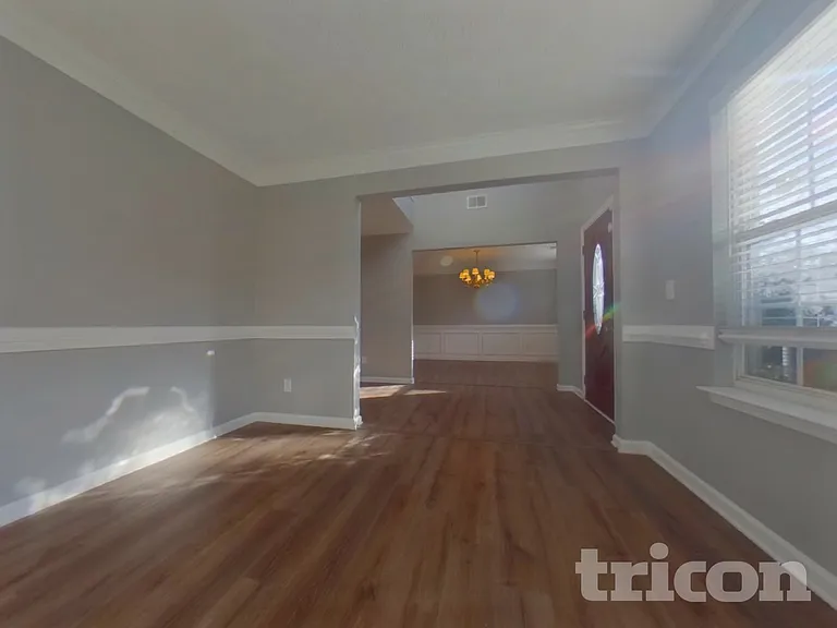 878 Crestworth Xing — Photo 17