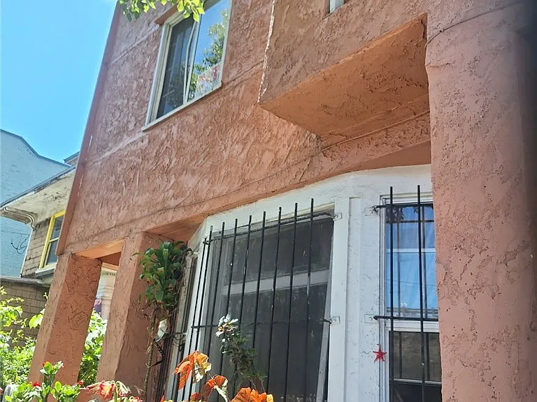 1943 Estrella Ave — Photo 13
