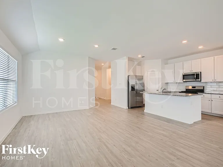 1204 Treehouse Ln — Photo 9