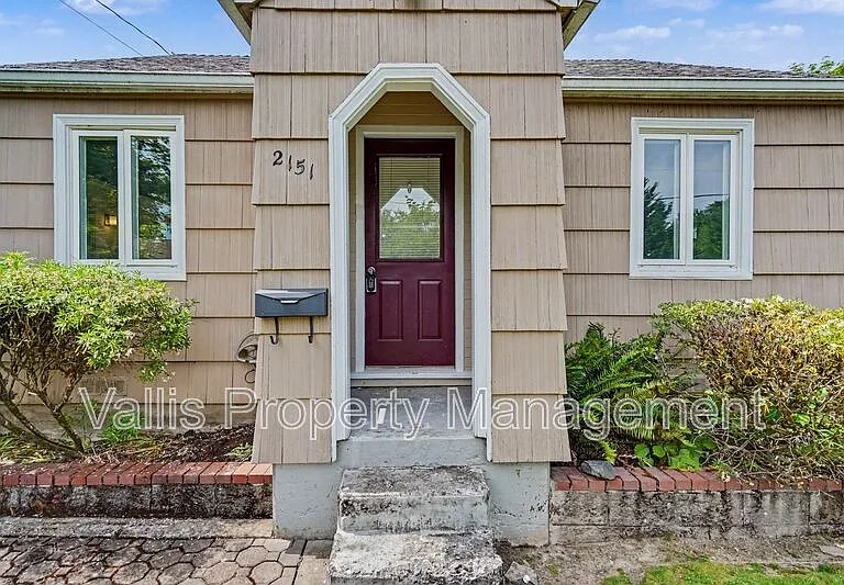 2151 Winter St SE — Photo 4