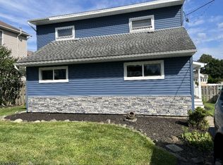 22 Cedar St, Pompton Lakes, NJ 07442