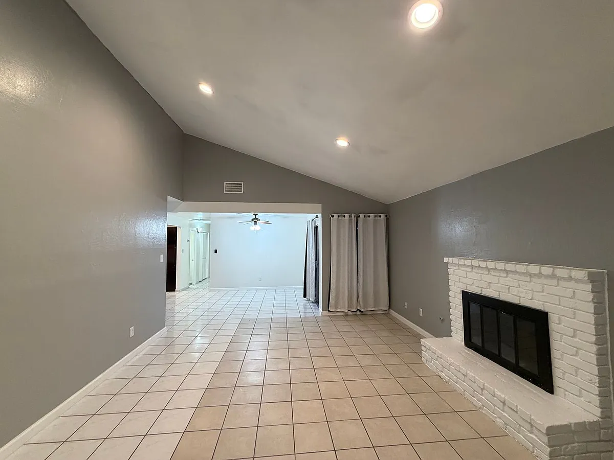 Building Photo - 2617 Auburn Ct