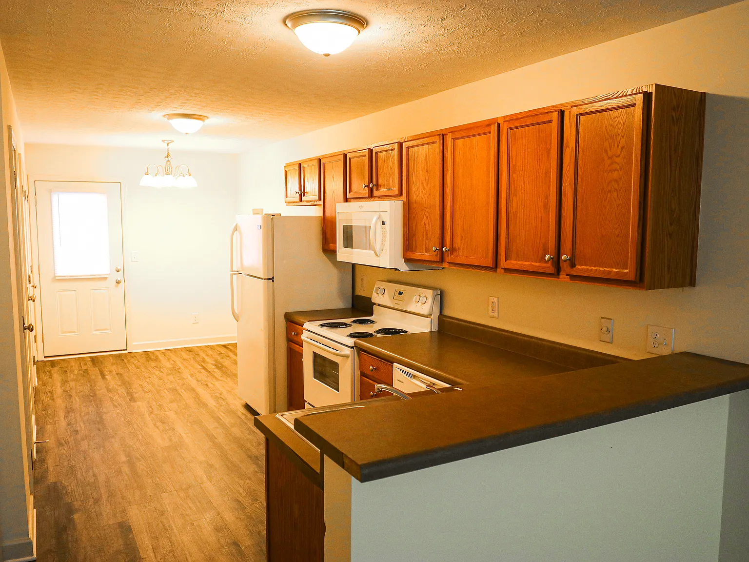2 bed, 2.5 bath, 900 sqft, $850 — Photo 3