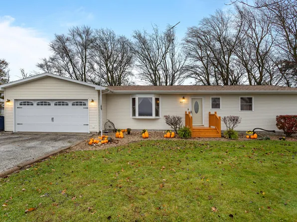 303 N City Line Rd, Newman, IL 61942