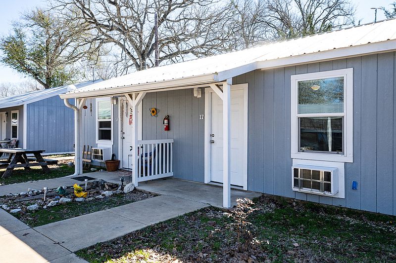 1st image of 720 Pritchett Ln #17
