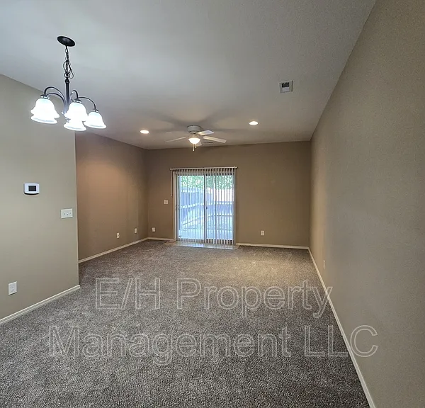 2146 N Woodlawn Blvd — Photo 15