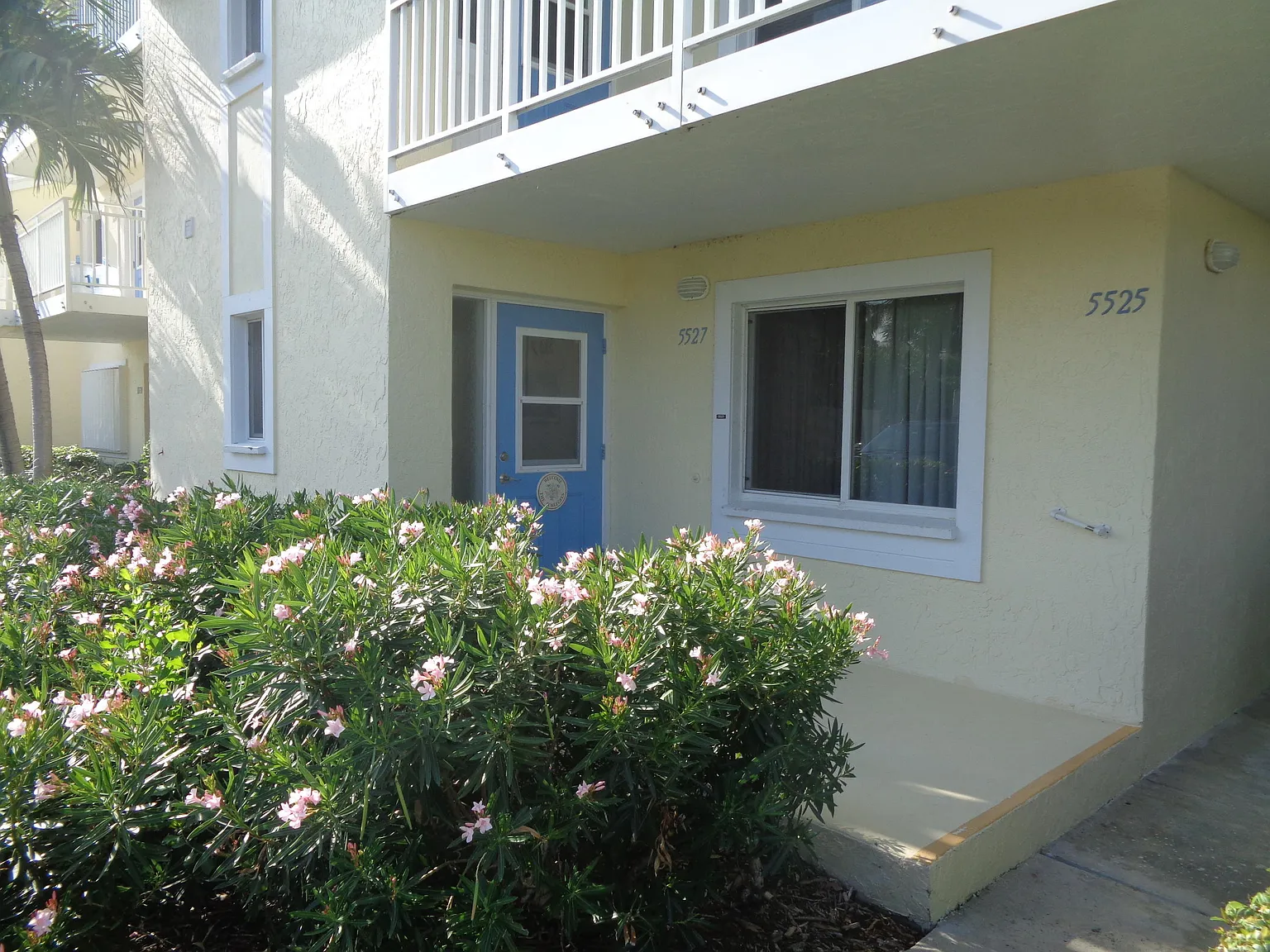 2 bed, 2.0 bath, 890 sqft, $2,400 — Photo 1