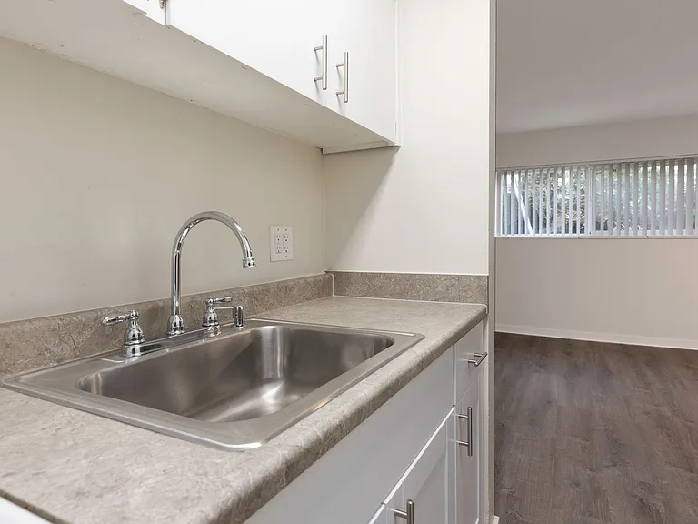 Cordova Apartments — Photo 52