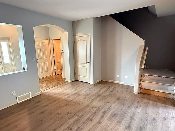 3rd image of 74 Parkway Dr