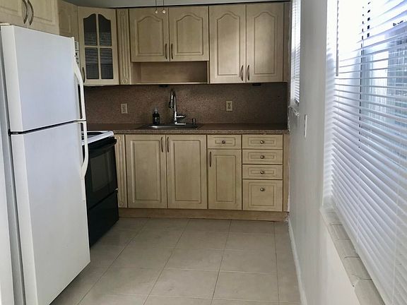 2nd image of 49 Markham C #49