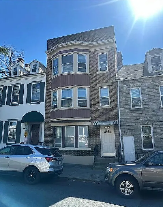 Building Photo - 1210 W Walnut St