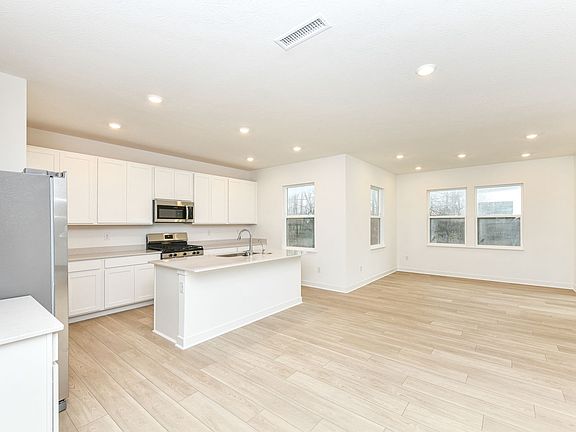 3rd image of 16946 Daly Dr