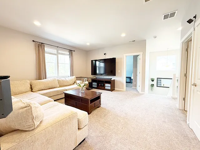 740 SE Nordmann Loop — Photo 27