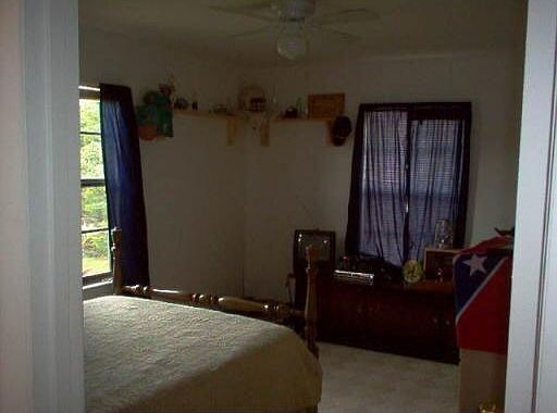 4th image of 505 SW Bradshaw Cir