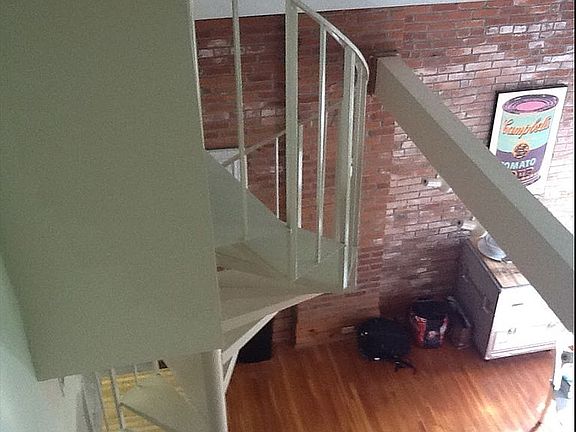 4th image of 100 Jackson St