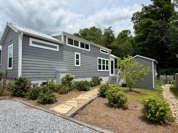 74 Mount Meadow Ln, Flat Rock, NC 28731