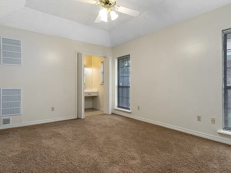 5602 Pampus Ln — Photo 21