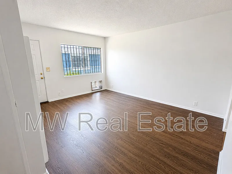 2 bed, 1.0 bath, 750 sqft, $2,250 — Photo 4