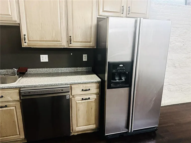 24 Front St #1 — Photo 17