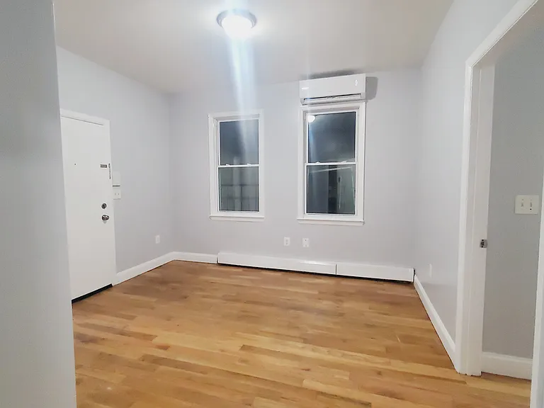 157 Woodlawn Ave #2E — Photo 2