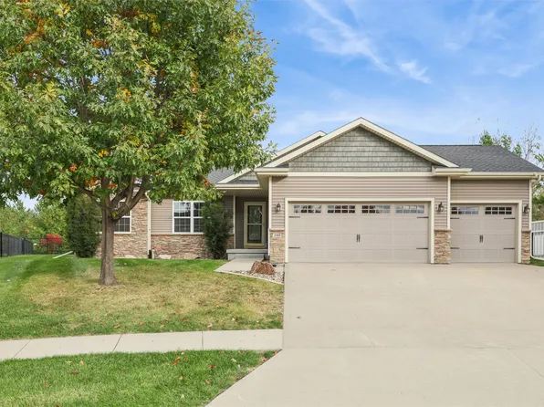 140 S 82nd St, West Des Moines, IA 50266