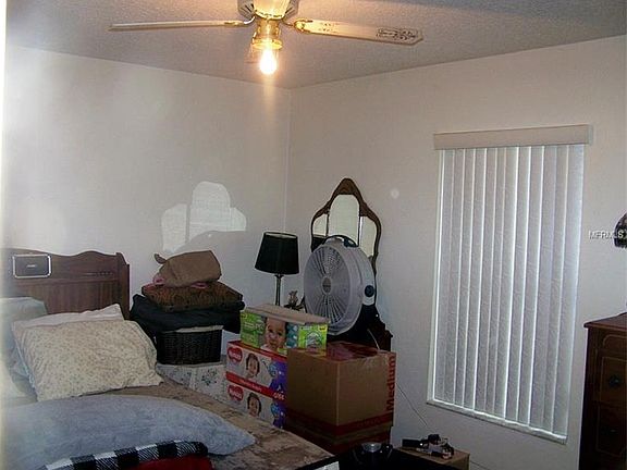 4th image of 121 W Elm Dr