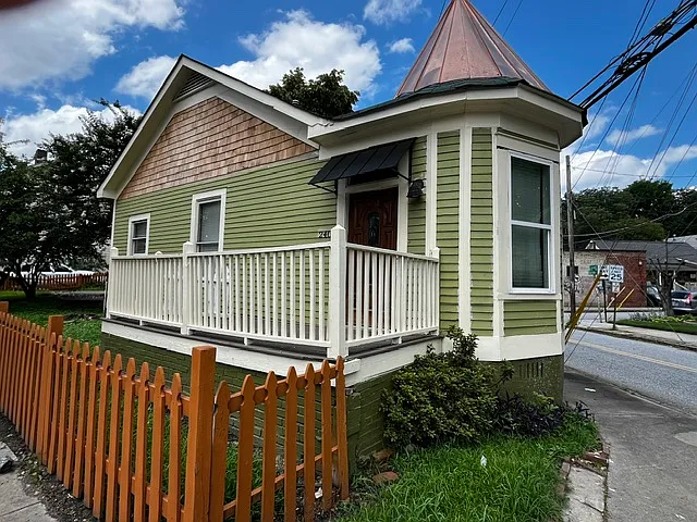 240 Boulevard — Photo 1