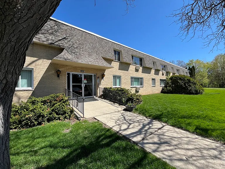 Ridge Manor Apartments — Photo 20