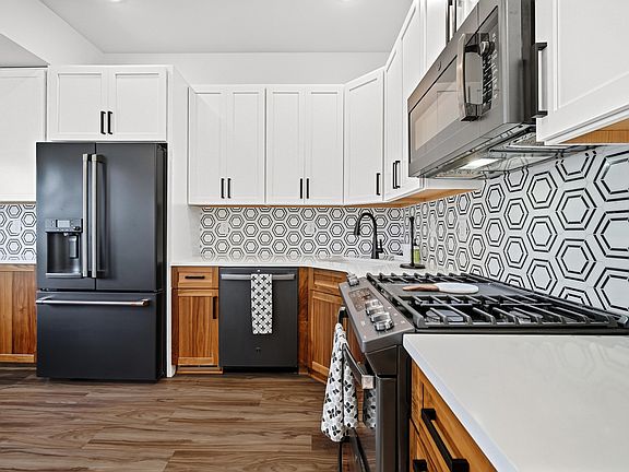 2nd image of 1654 Indianapolis Blvd