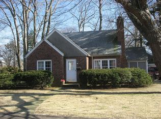 9 Brookfield Ave, Fairfield, CT 06825