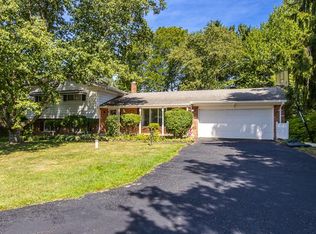 8410 Elizabeth Lake Rd, White Lake, MI 48386
