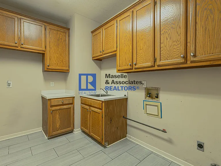 1046 Newland St — Photo 19