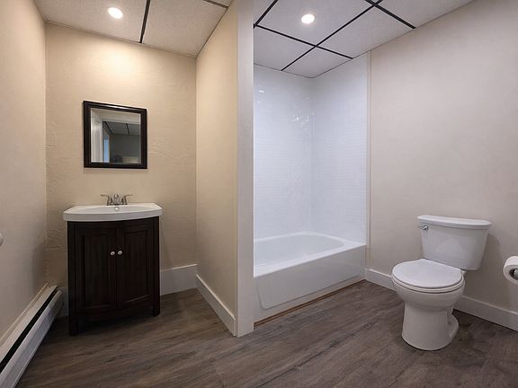 4th image of 137 S Main St #1