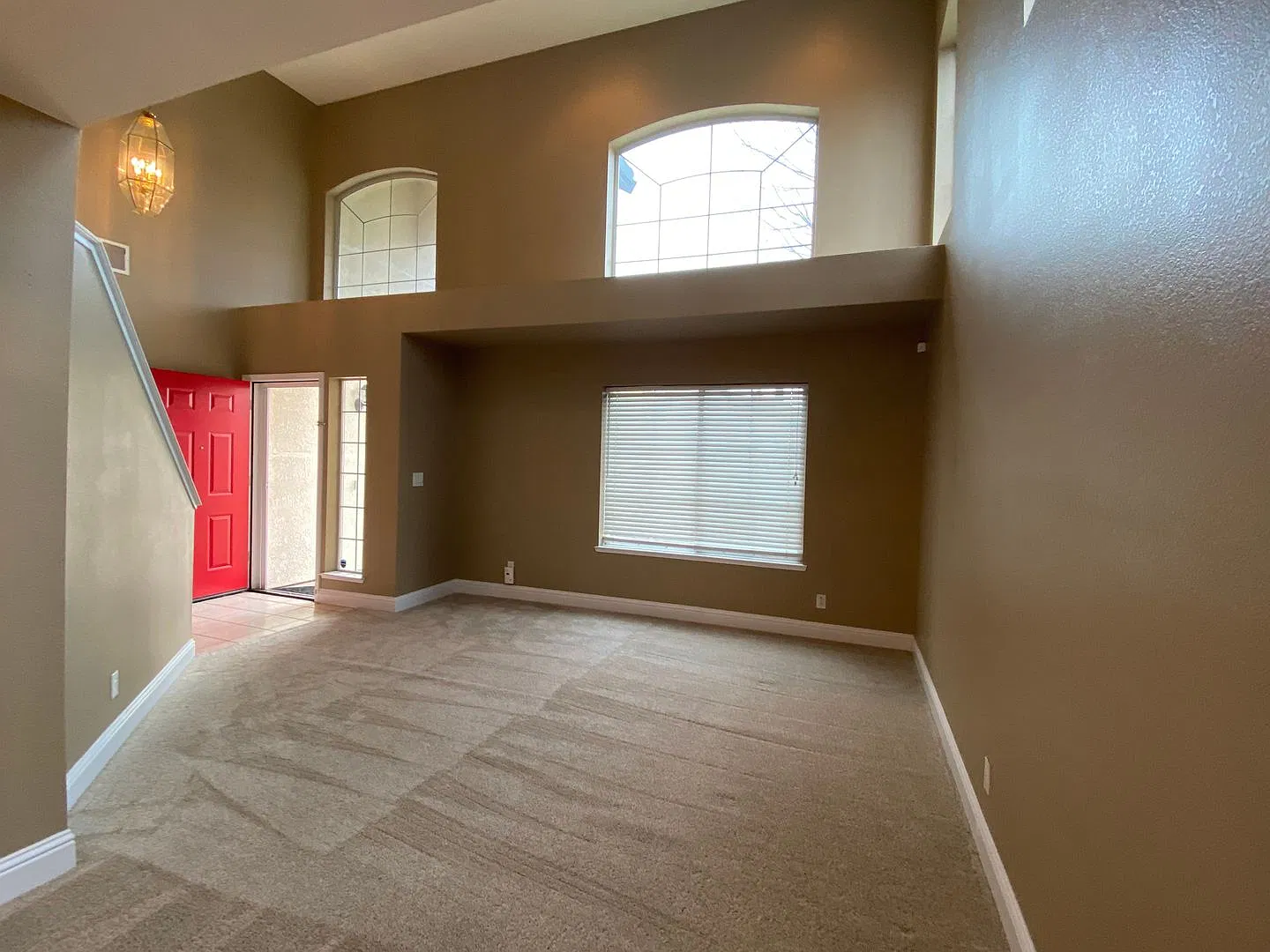 Beautiful California Hills 2 Story 3 Bedroom!! — Photo 3