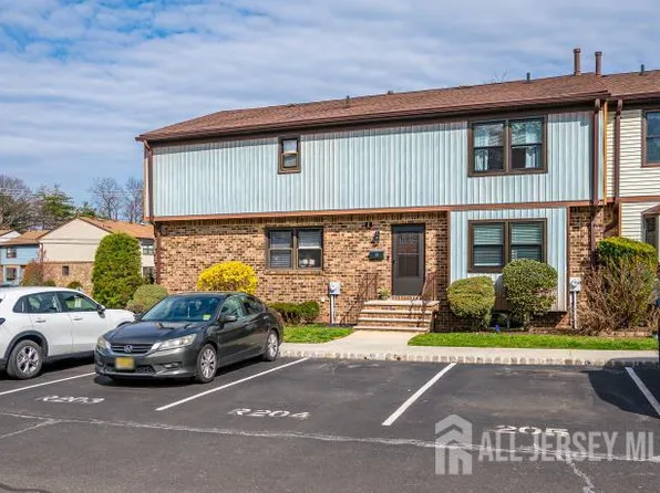 2 Highview Dr, Woodbridge, NJ 07095