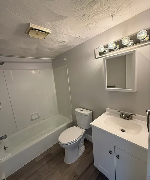 208 W Lansing Rd #8 — Photo 10