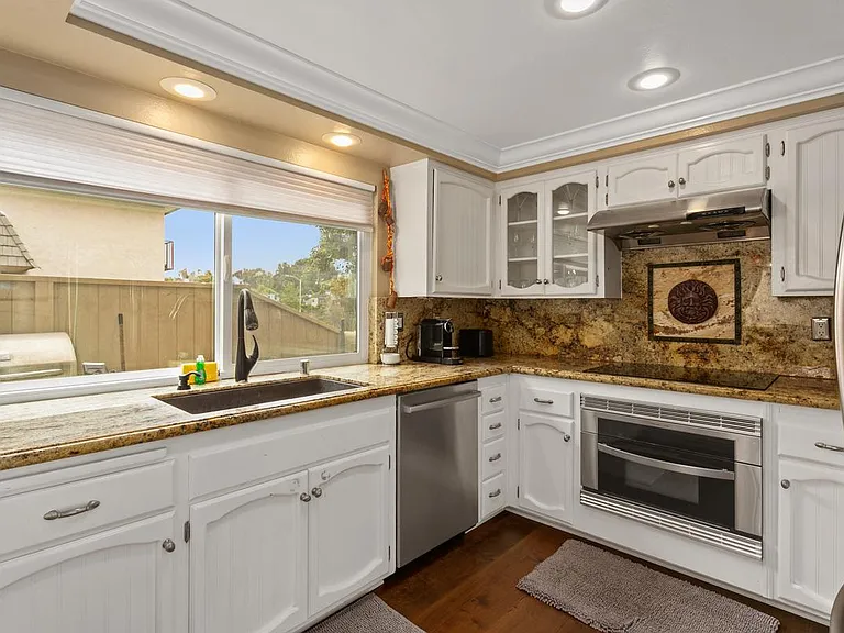 784 S Sierra Ave — Photo 11