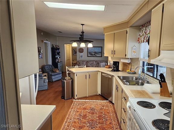 5th image of 555 Sunrise Ave