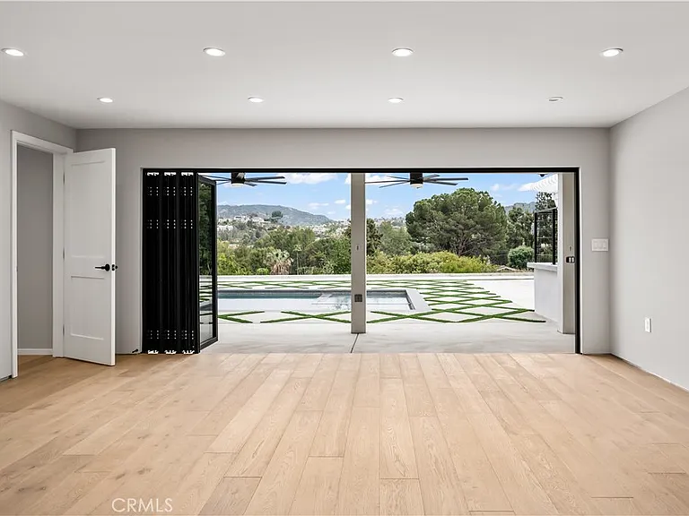 19660 Valdez Dr — Photo 34