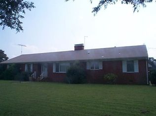 52 Locklies Creek Rd, Topping, VA 23169