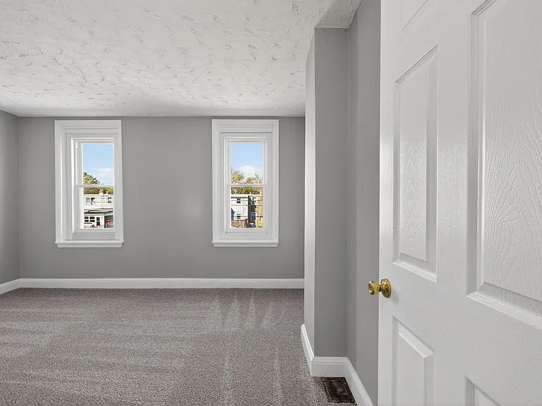 733 Center St — Photo 21